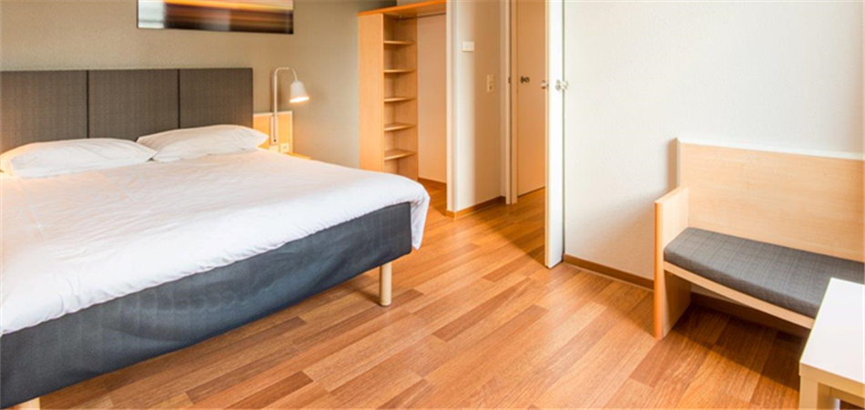 ¿Cuáles son las ventajas y desventajas de los materiales populares del piso de dormitorio?